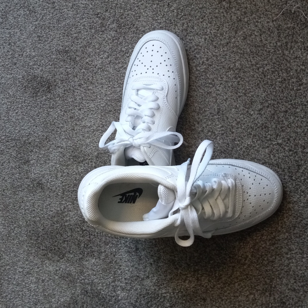 Women Nike White sz 7 W
